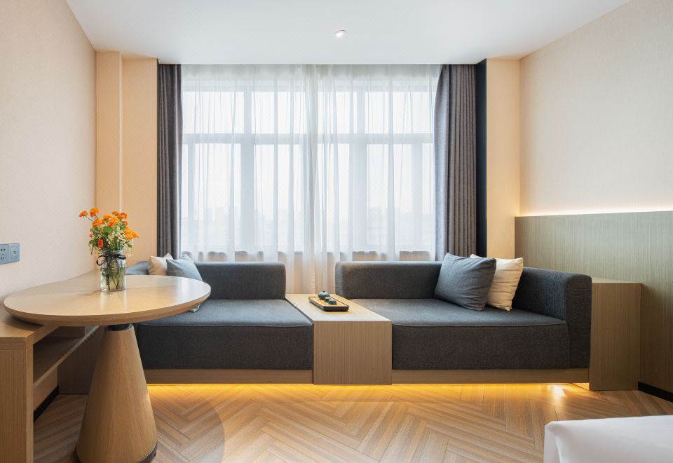 轻奢和悦双床房（智能投屏+小冰箱+休闲办公）