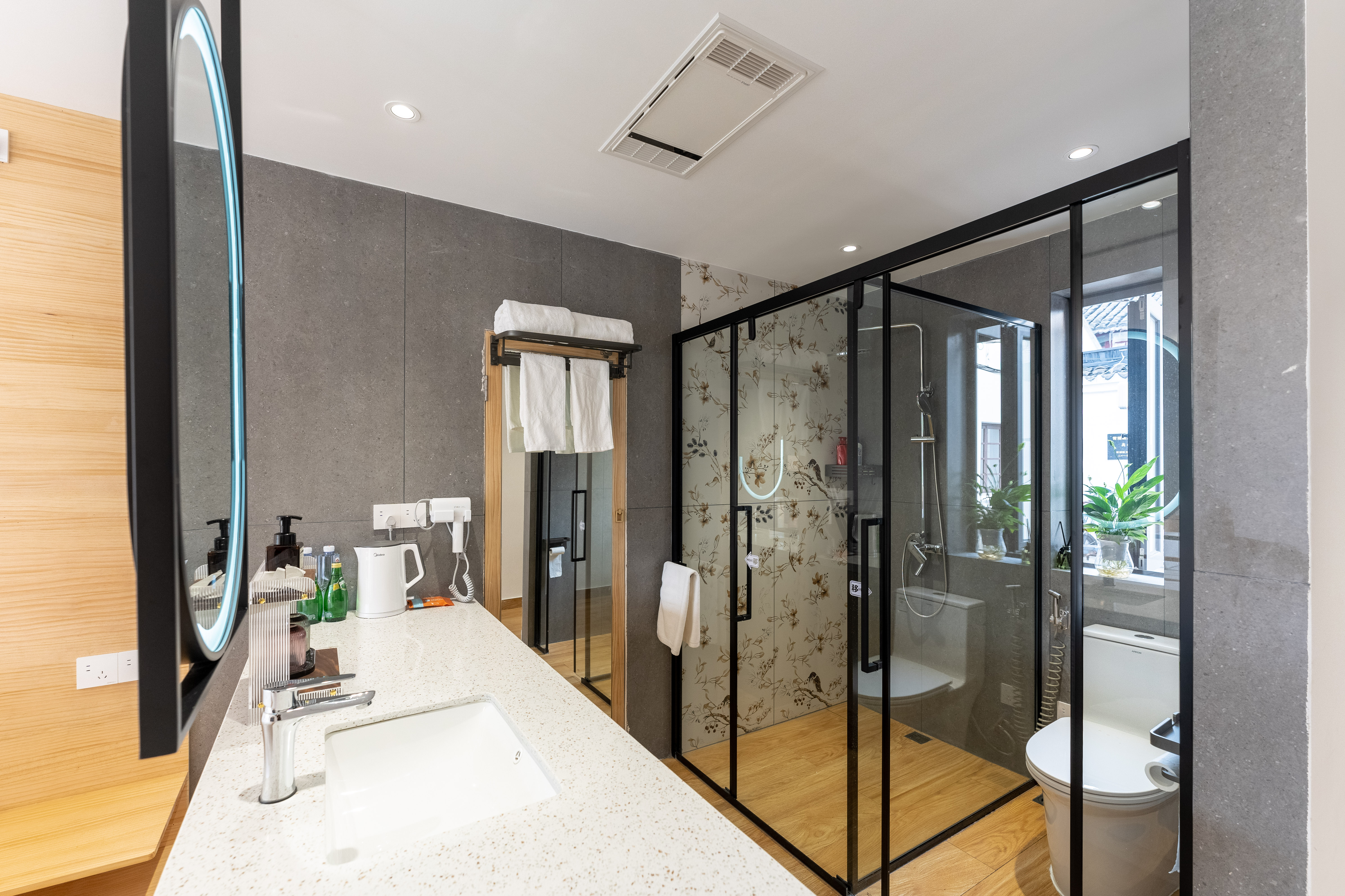 东井·露台大床房丨小冰箱+品茶露台+古桥河景