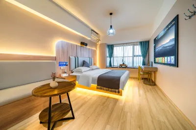 Sumei Movie Hotel (Zhengzhou East Railway Station East Square Huaren New Era Plaza) Hotels in 