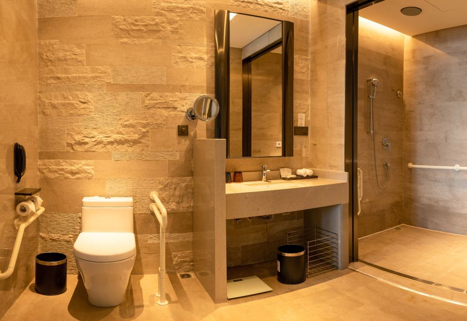 HUALUXE Xiamen HaicangElegant 2-bed Room