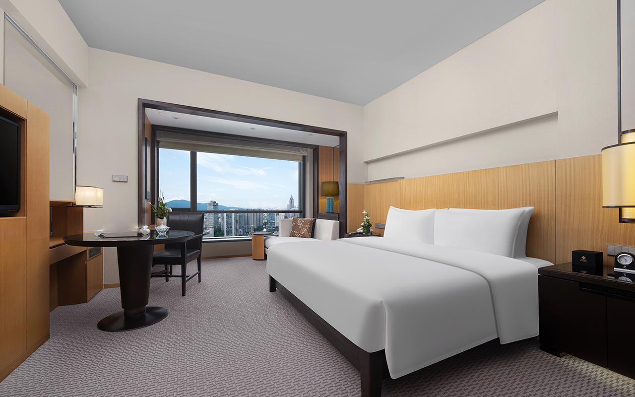Jinling Hotel Nanjing亚太楼豪华大床房-尽览城市美景