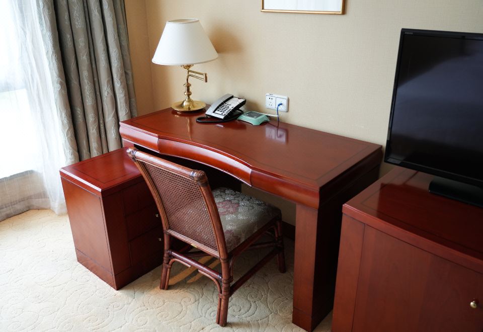 WUXI TAIHU HOTELGuestroom (Double Bed) (West Building)