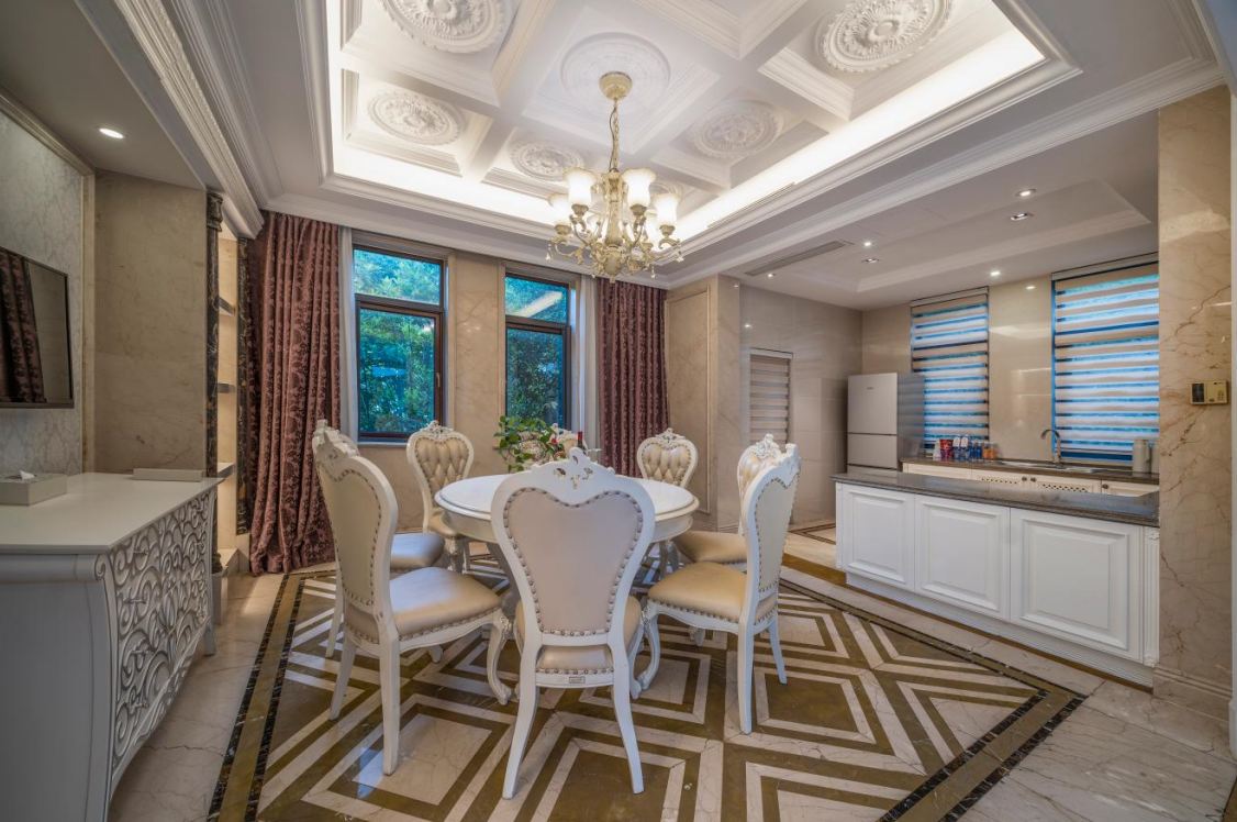 天驿别墅四室二厅