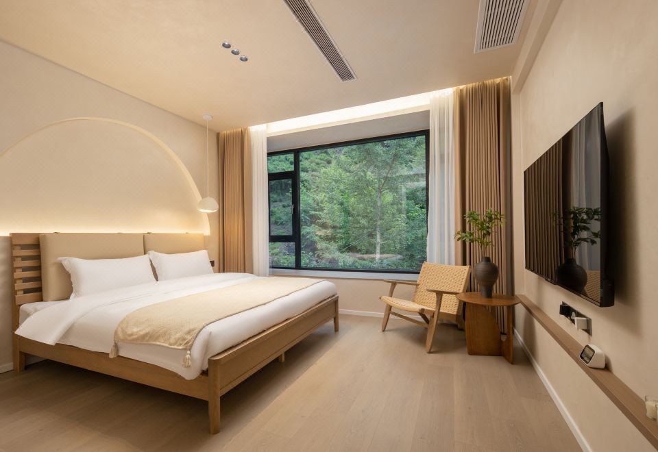 悦己·180度观景度假大床房+智能客控+75寸液晶电视+mini冰箱+躺椅+智能马桶