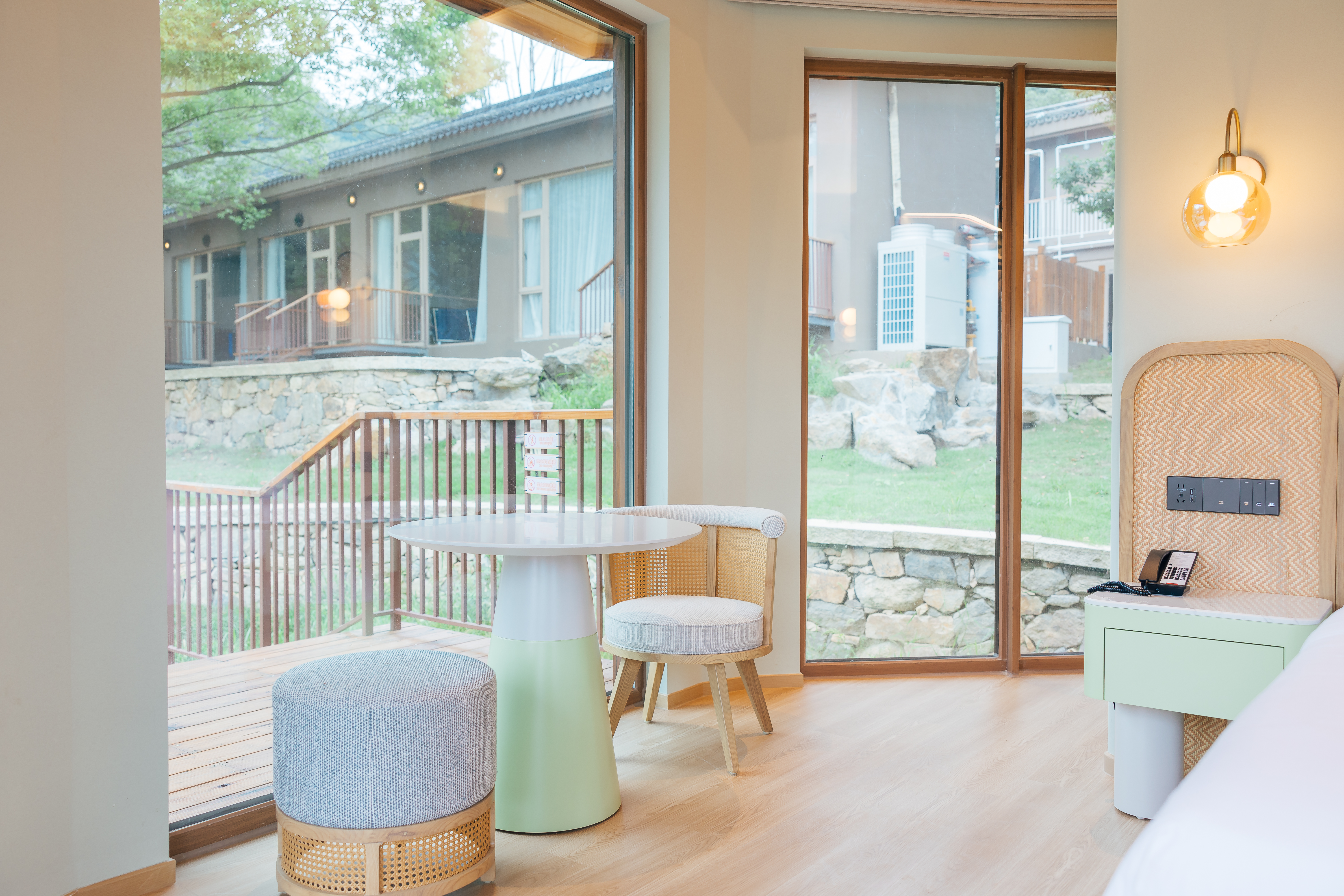 湖滨城堡大床房