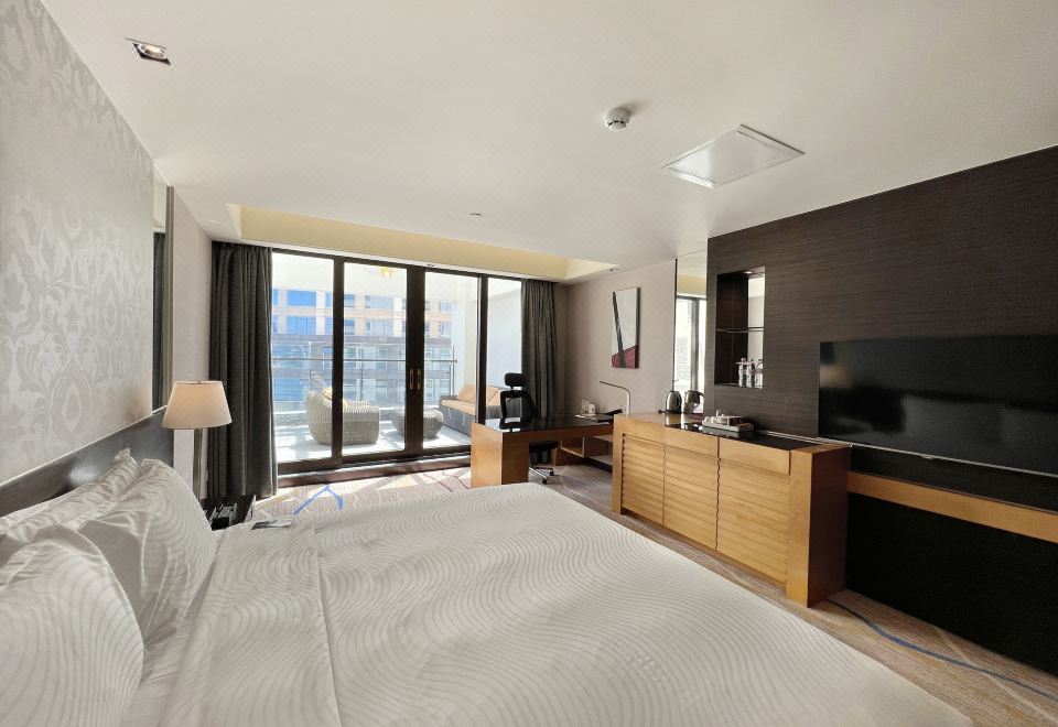 豪华阳台大床房