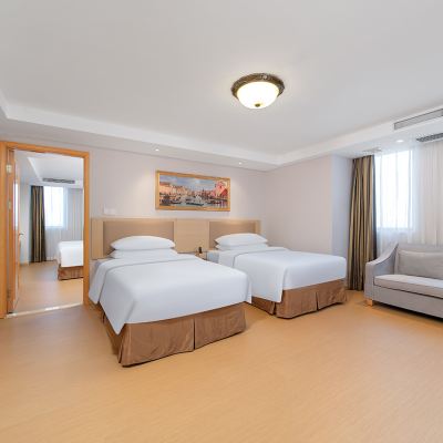 豪華三床房 維也納國際飯店（湛江萬達廣場店）優惠