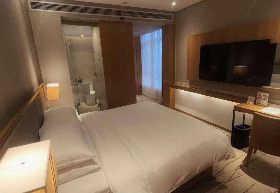 Four Points by Sheraton Shanghai KangqiaoCozy Queen Room