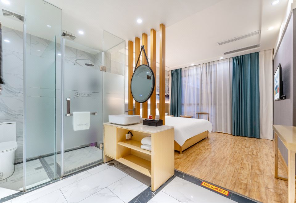 Queen Room