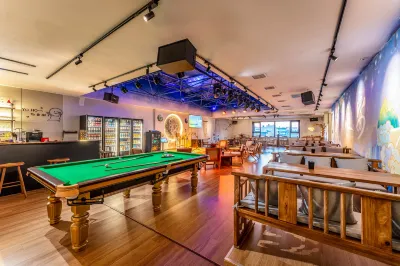 Qingmo Nianhua Youth Hostel (Huimin Street Bell and Drum Tower Subway Station Branch) Отели в г. 