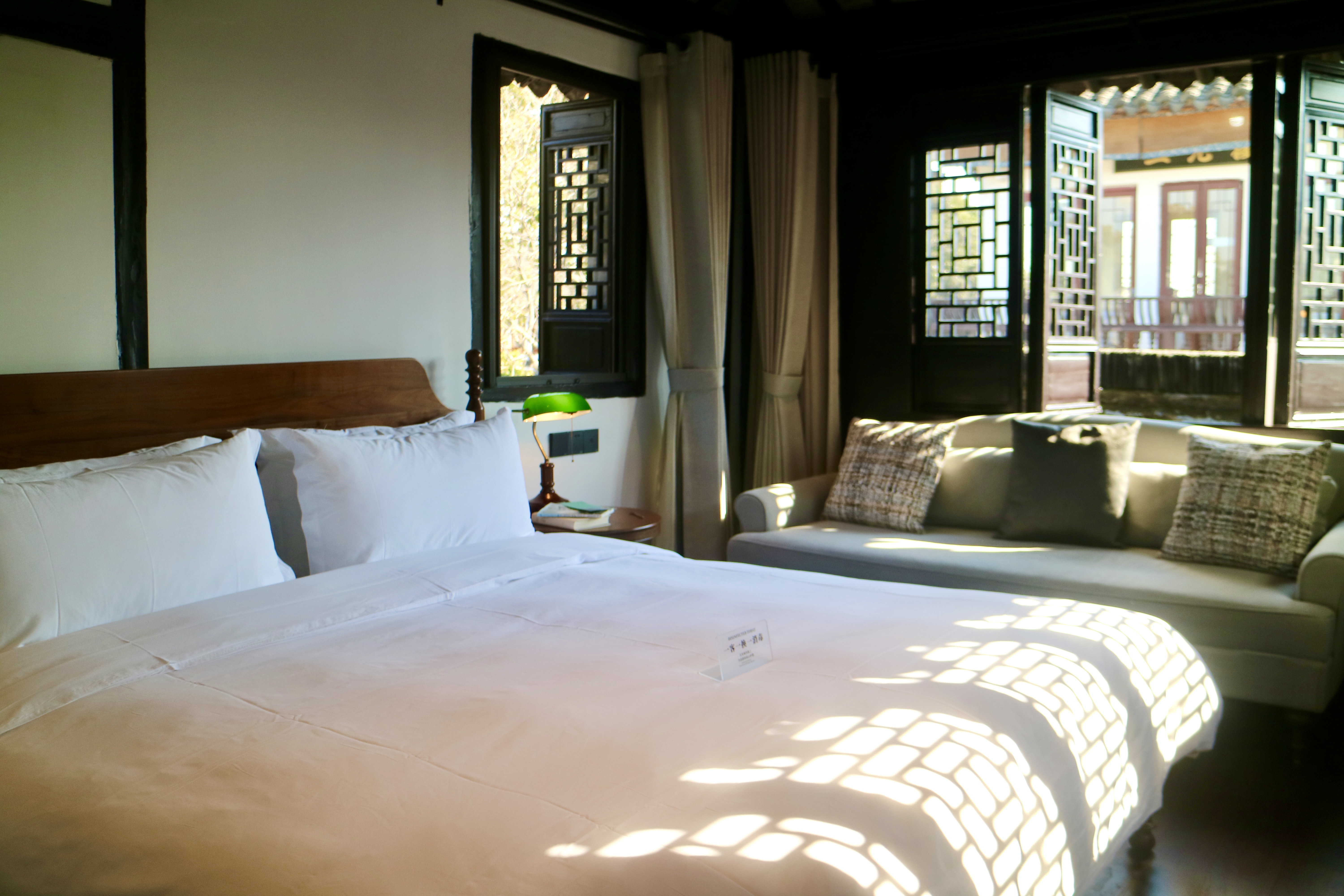 猗兰-豪华大床房