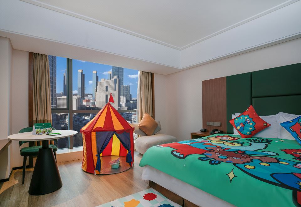 Holiday Inn Qingdao City CentreHoliday Family Friendly Deluxe Room