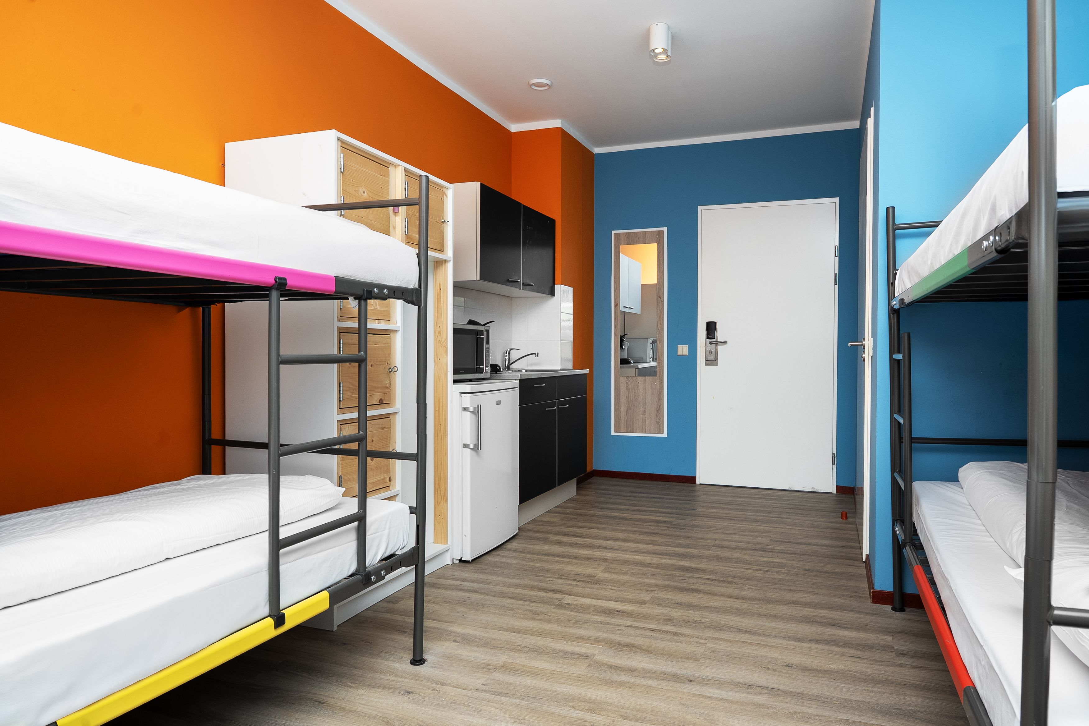 经济10人一室公寓