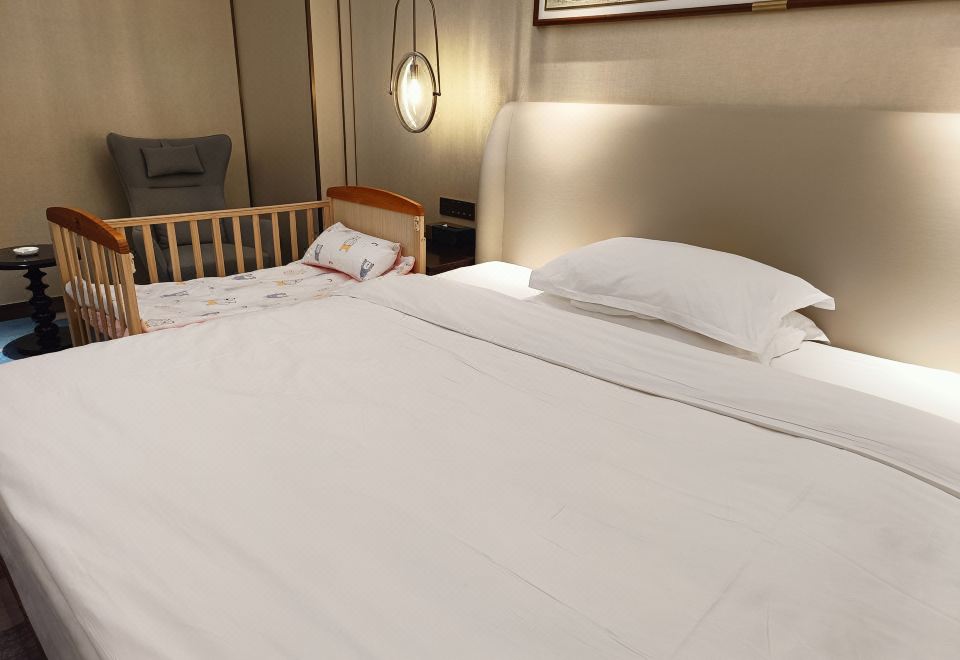 亲子房（有婴儿床）