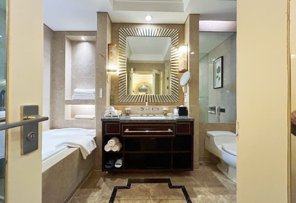 SeaView Garden Hotel QingdaoDeluxe Room - 2-Bedroom (Small Window)