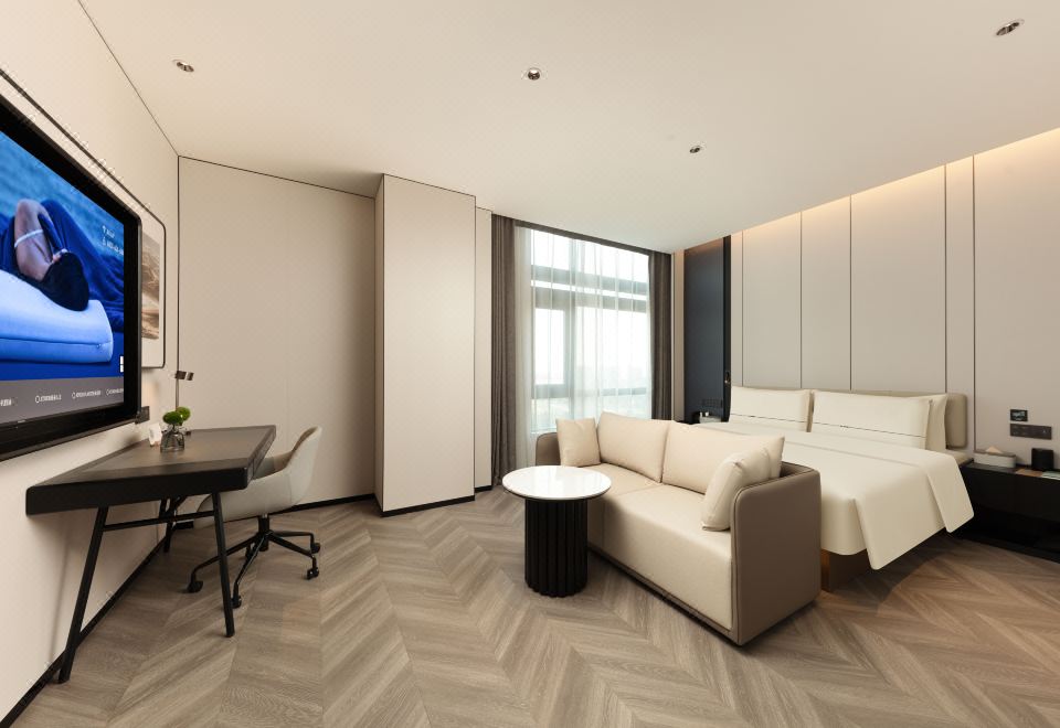 雅致大床房（深睡床枕+智能客控+公区LG洗烘机）