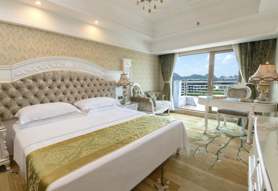 雅致阳台湖景大床房