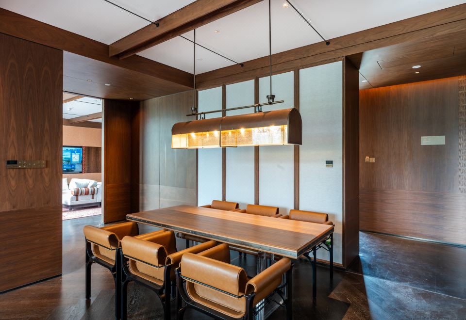 1 King 1 Bedroom Suite Dining Area Terrace Access