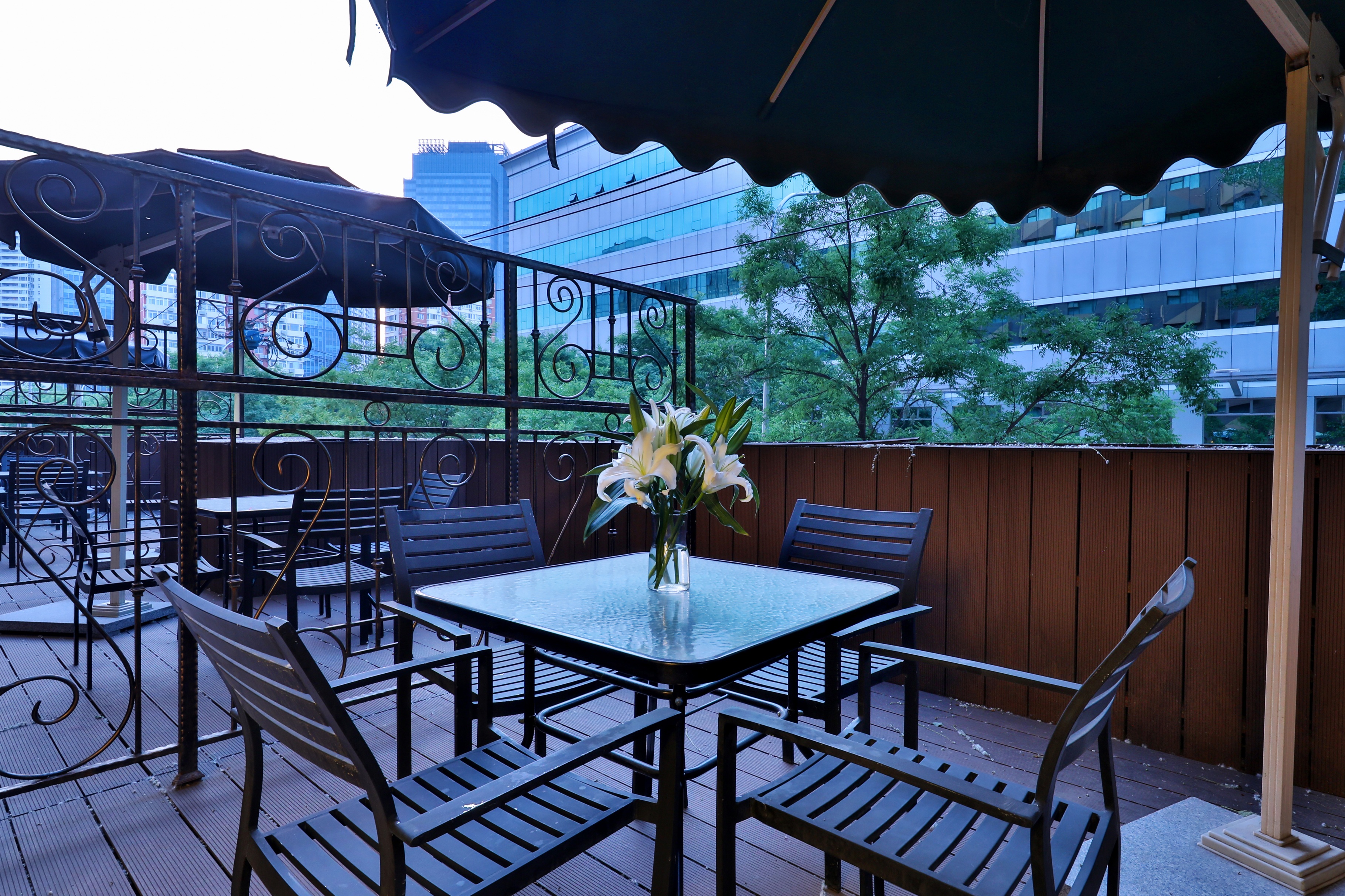 观景大床房（65寸电视智能投屏+冰箱+智能马桶）