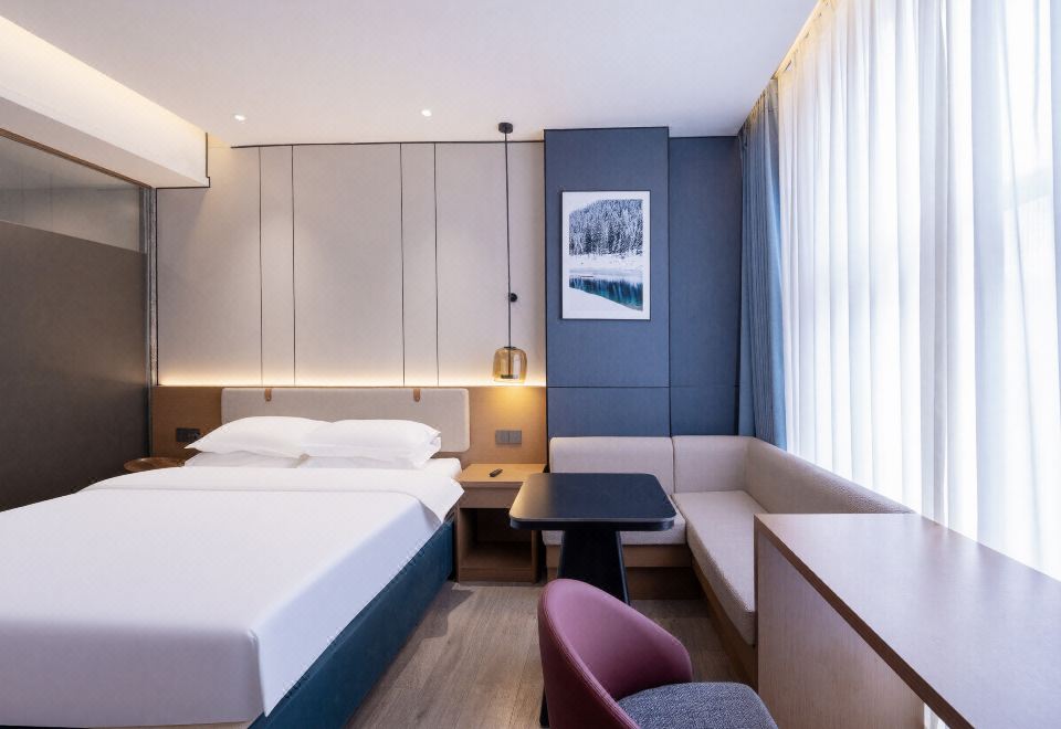 雅致·舒睡大床房-安心舒睡（中央空调+坐卧沙发+舒适好眠床垫+迷你冰箱+定制深睡好眠床品）