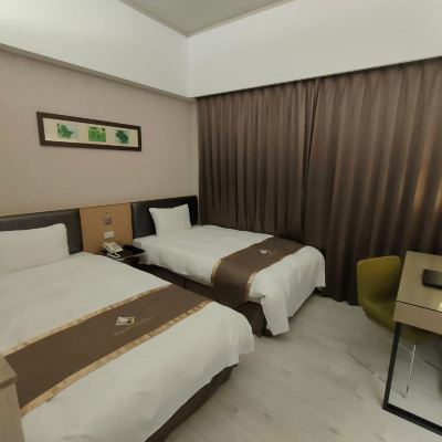 Elegant 2-bed Room