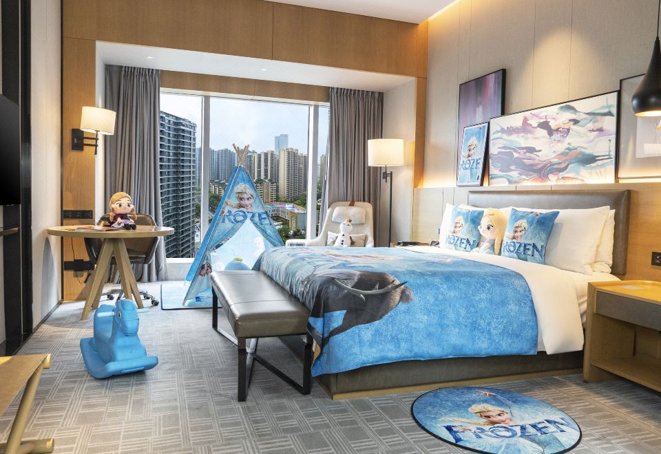 冰雪奇緣主題親子房