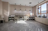 Yiju Hotel (Huma County Riverside Park)