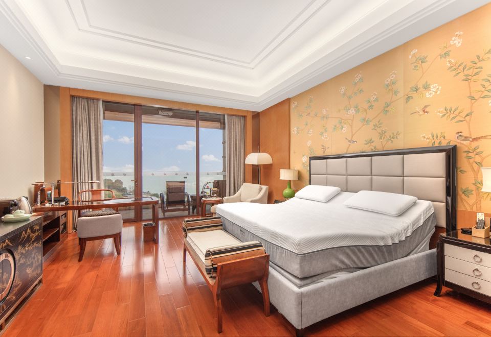 智能睡眠湖景房（零压舒睡+震动按摩+打鼾干预）