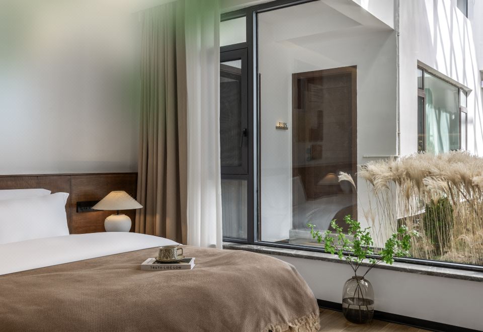 Starry Smart Projection Twin Room With Floor Heating, Oxygen Supply, Humidifier, Goose Down Duvet, And Revlon Hair Dryer