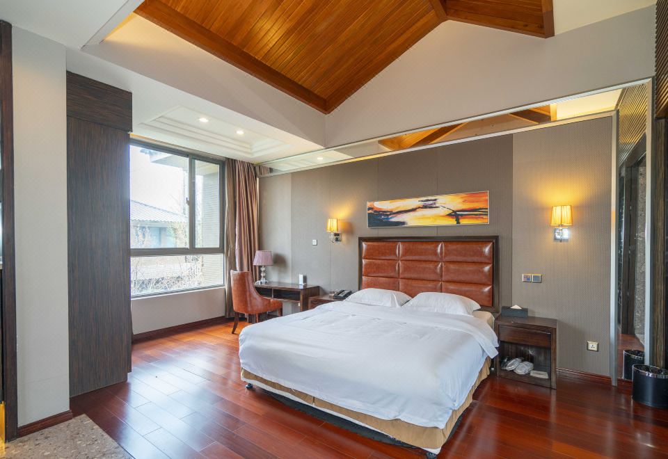 别墅山景大床房