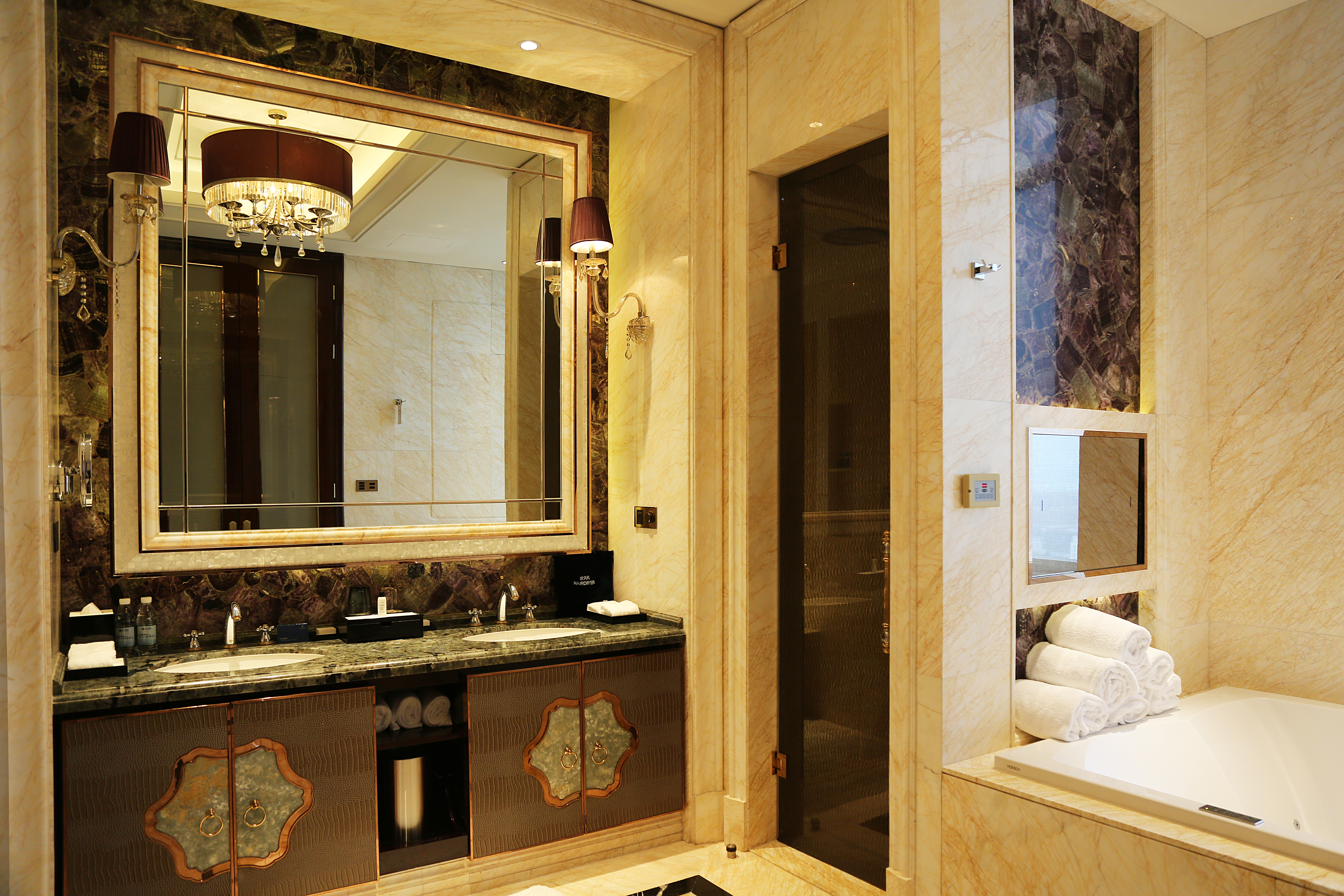 Wanda Realm Tai'an总统套房（直麪泰山+奢享空间+独立乾湿蒸+按摩浴缸）