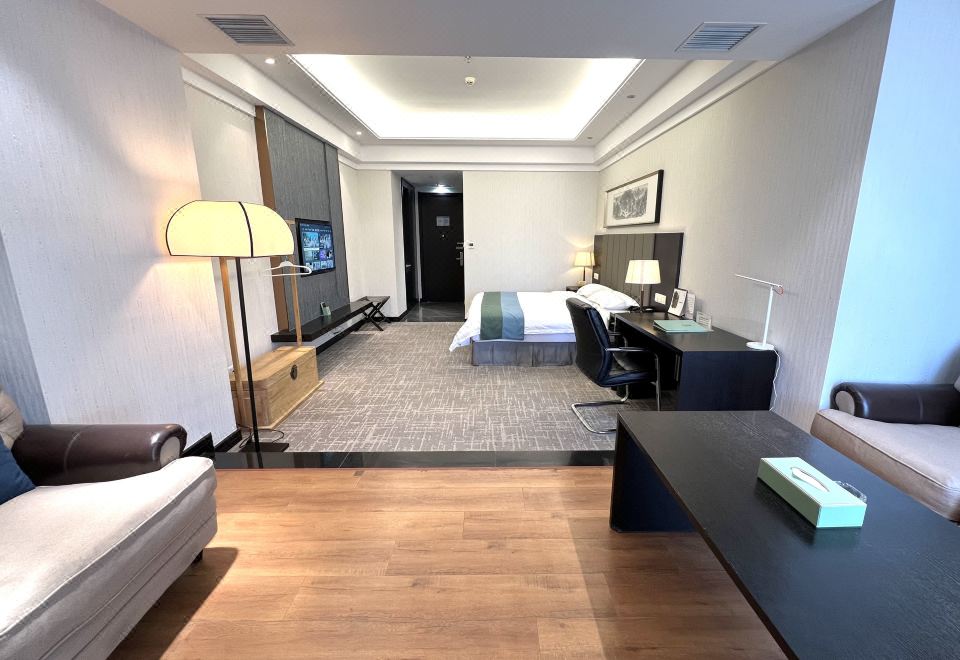 尊享阳光大床房（超大面积-休闲会客-落地窗）