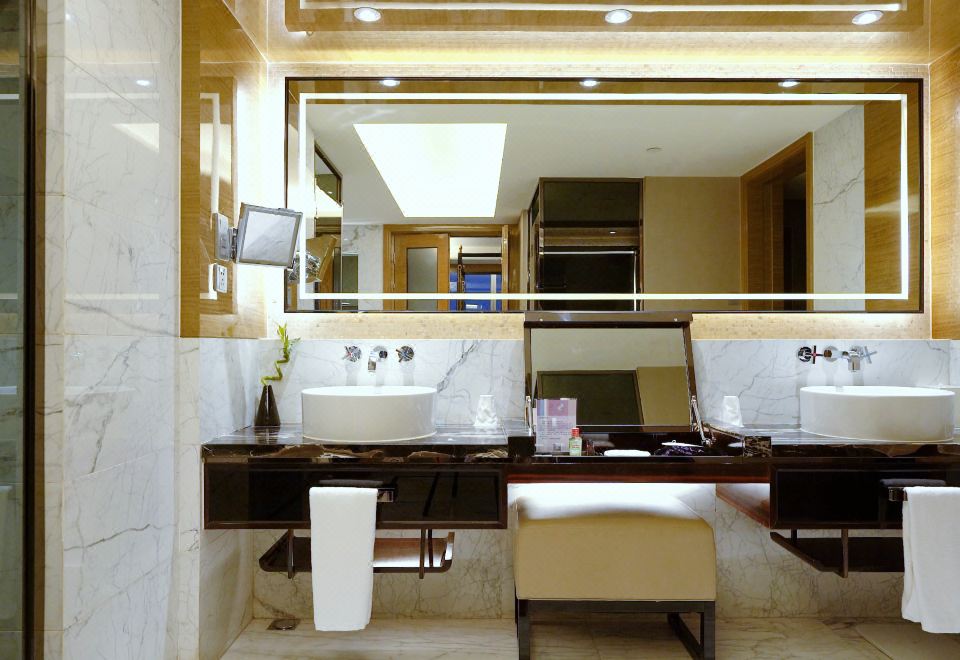 家庭全景套房【獨立客廳|超大床+單人床】