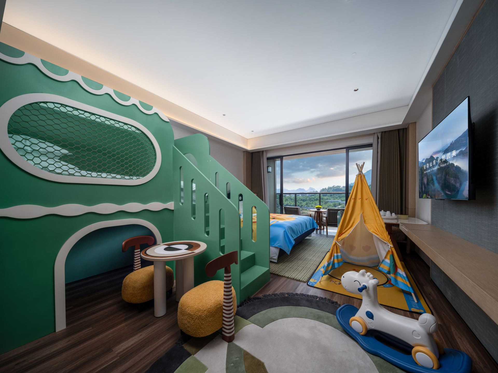 Family King Bed Room