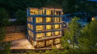 Luxury Mountain View Hot Spring Resort (Private Oxygen Spa Hotel at the Foot of the Snowy Mountain)