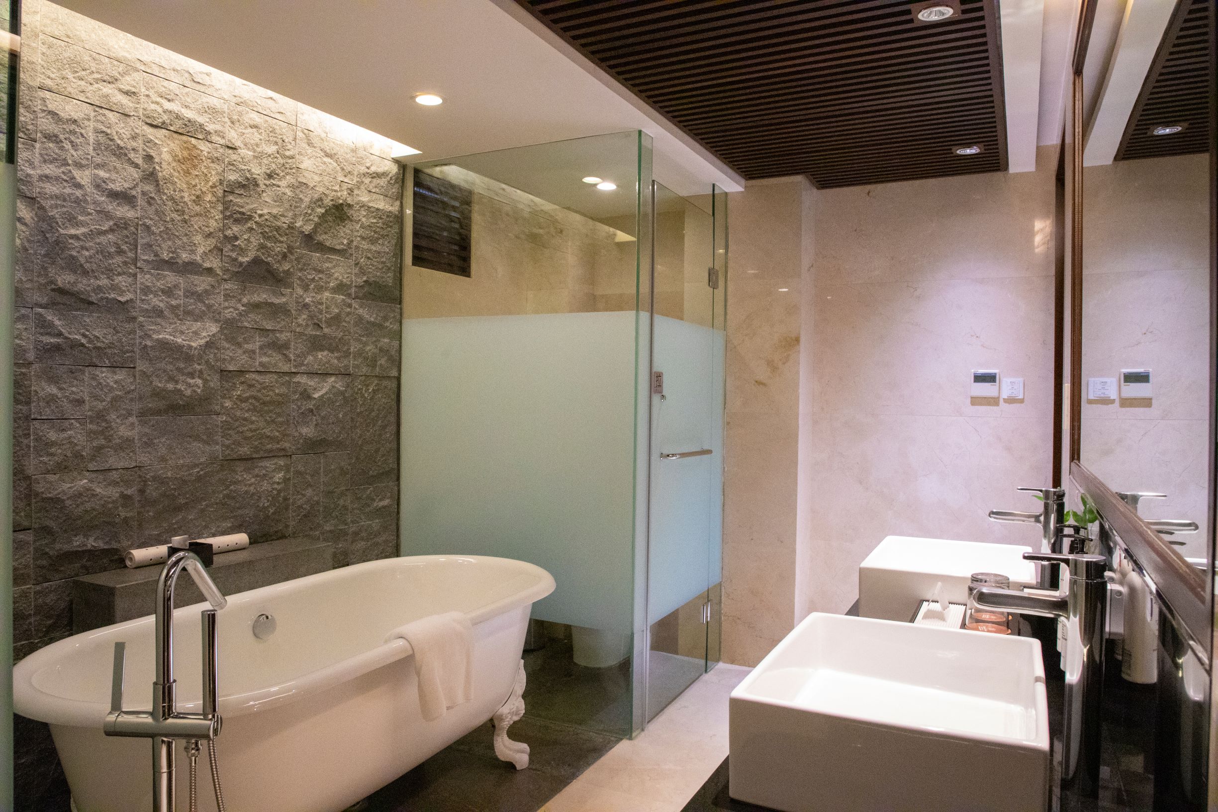 别墅露台泡池大床房