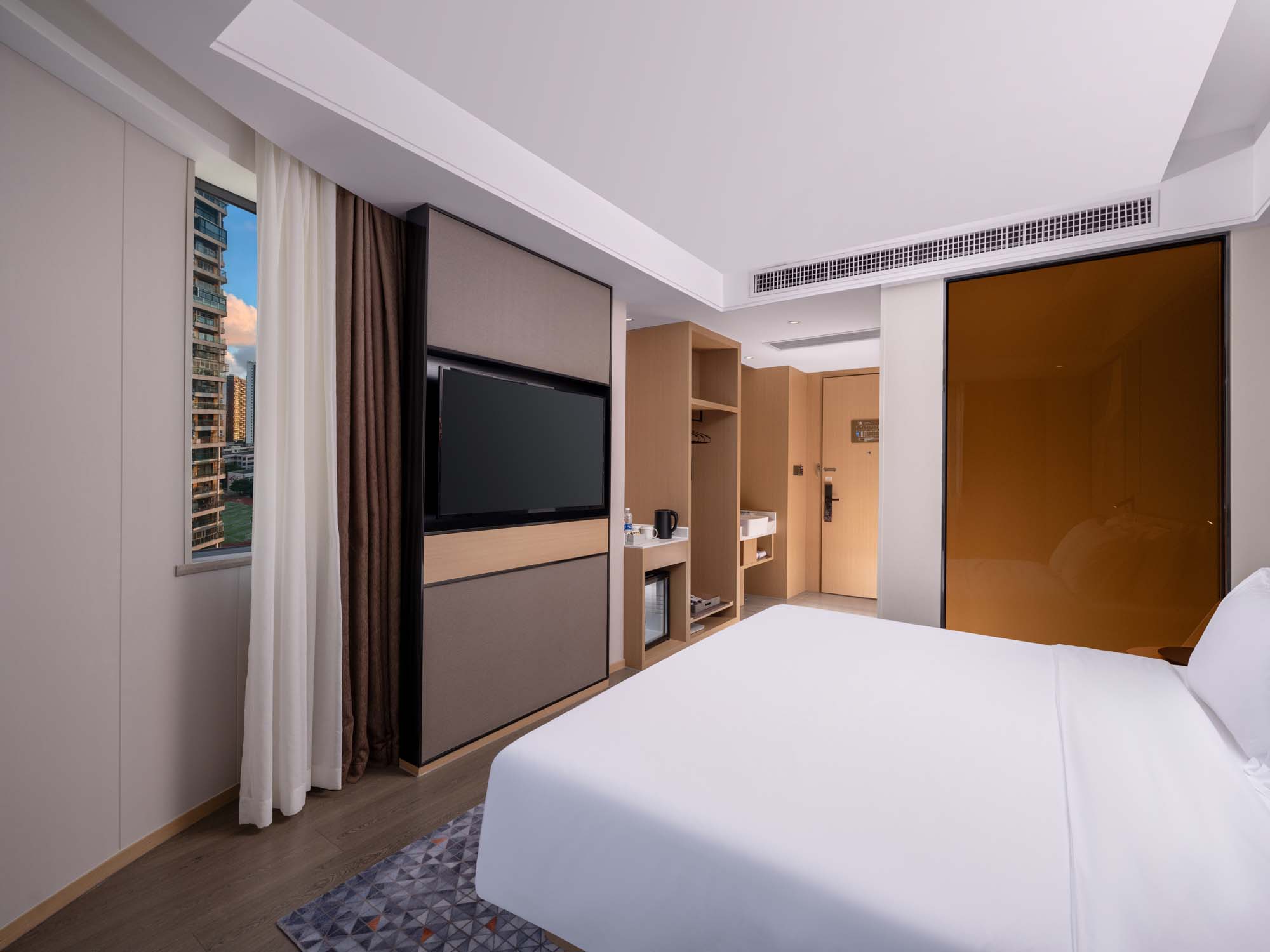 Holiday Inn Express Zhuhai Grand Theater by IHG无障碍大床房-暖心相伴