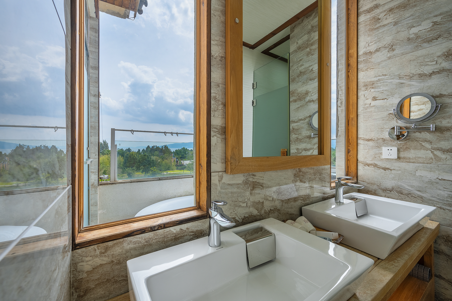 知暮 - 湖景露臺大床房