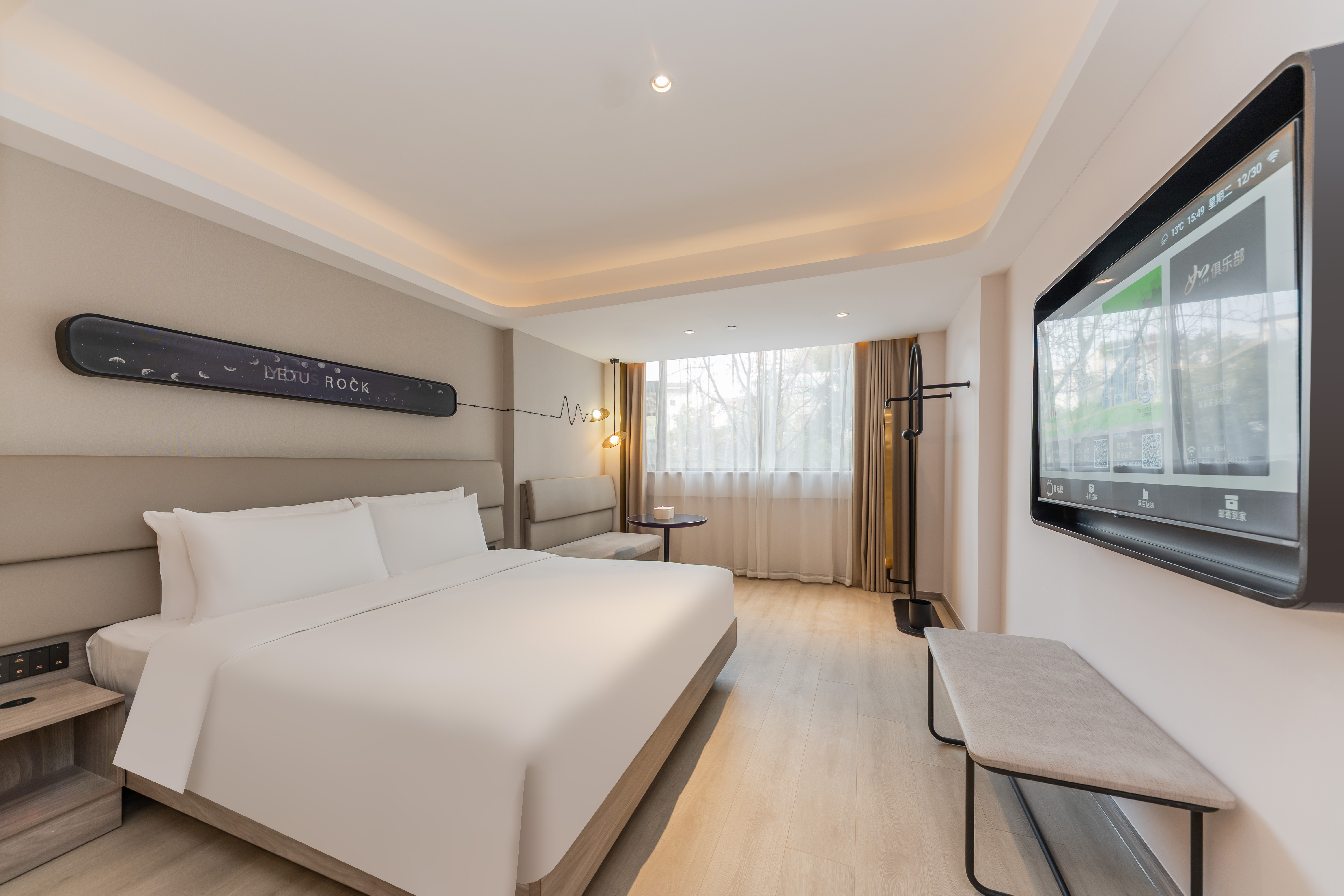高级大床房（智能投屏+徕芬吹风机）