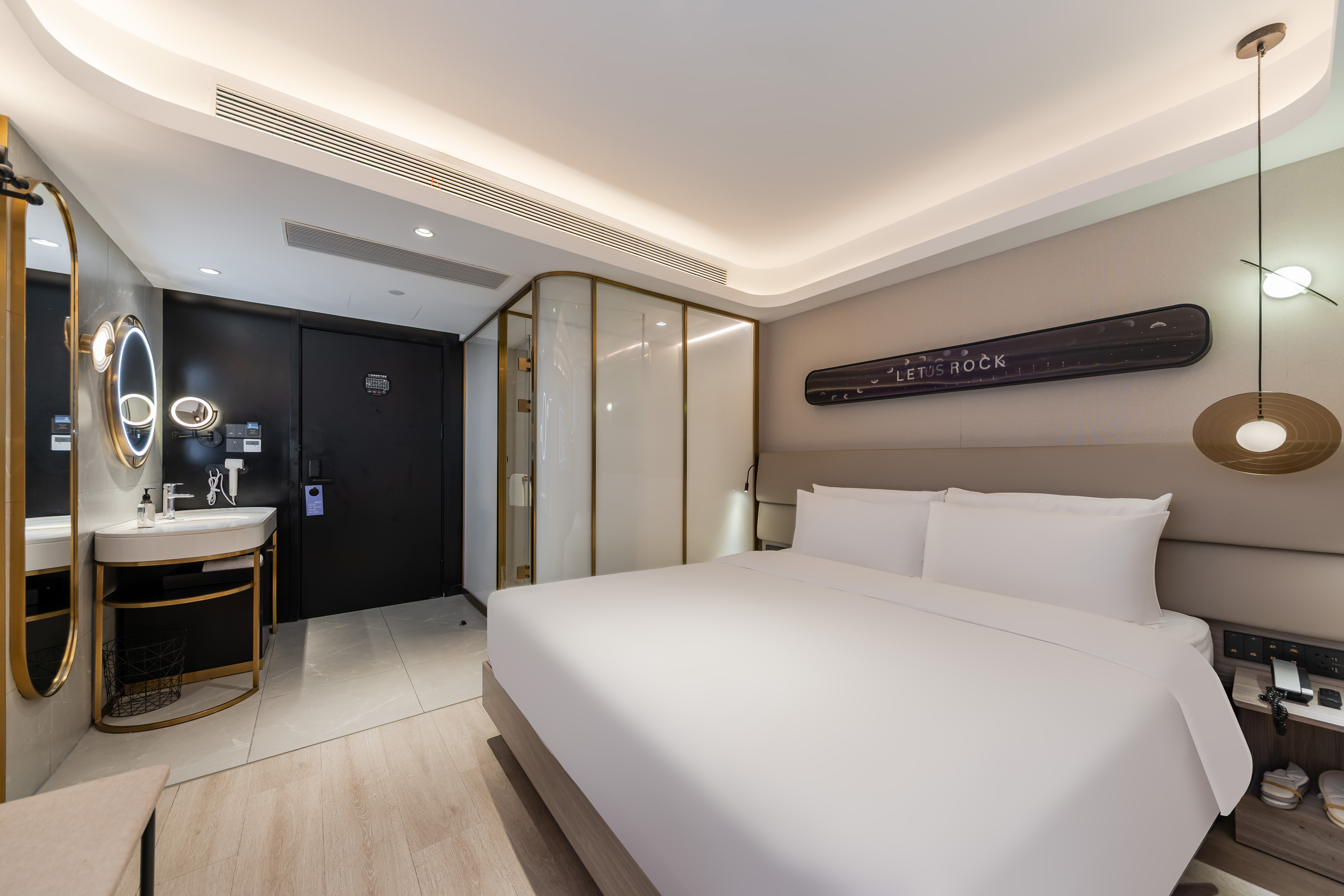 商务大床房（智能投屏+徕芬吹风机）