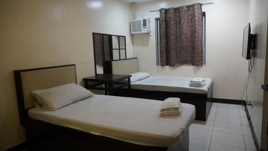RedDoorz @ Cosmo Hotel Vicente Cruz Sampaloc Manila