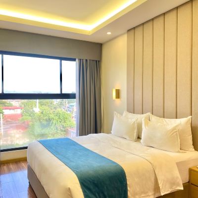 Deluxe King Room Bravo Tanauan Hotel Promo Code