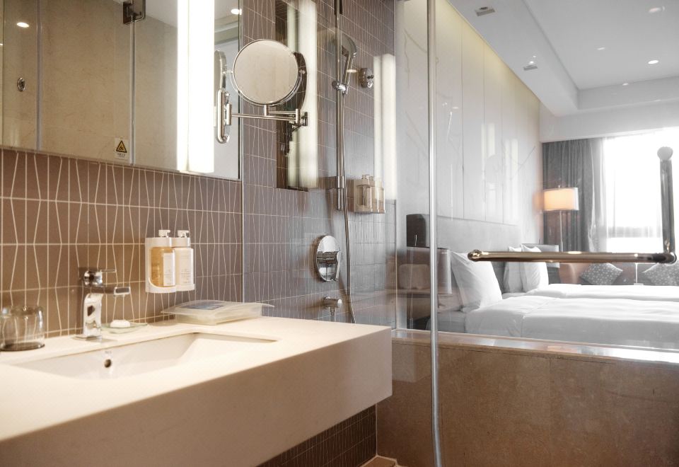 Holiday Inn Shanghai HongqiaoHoliday Inn Superior Twin Room