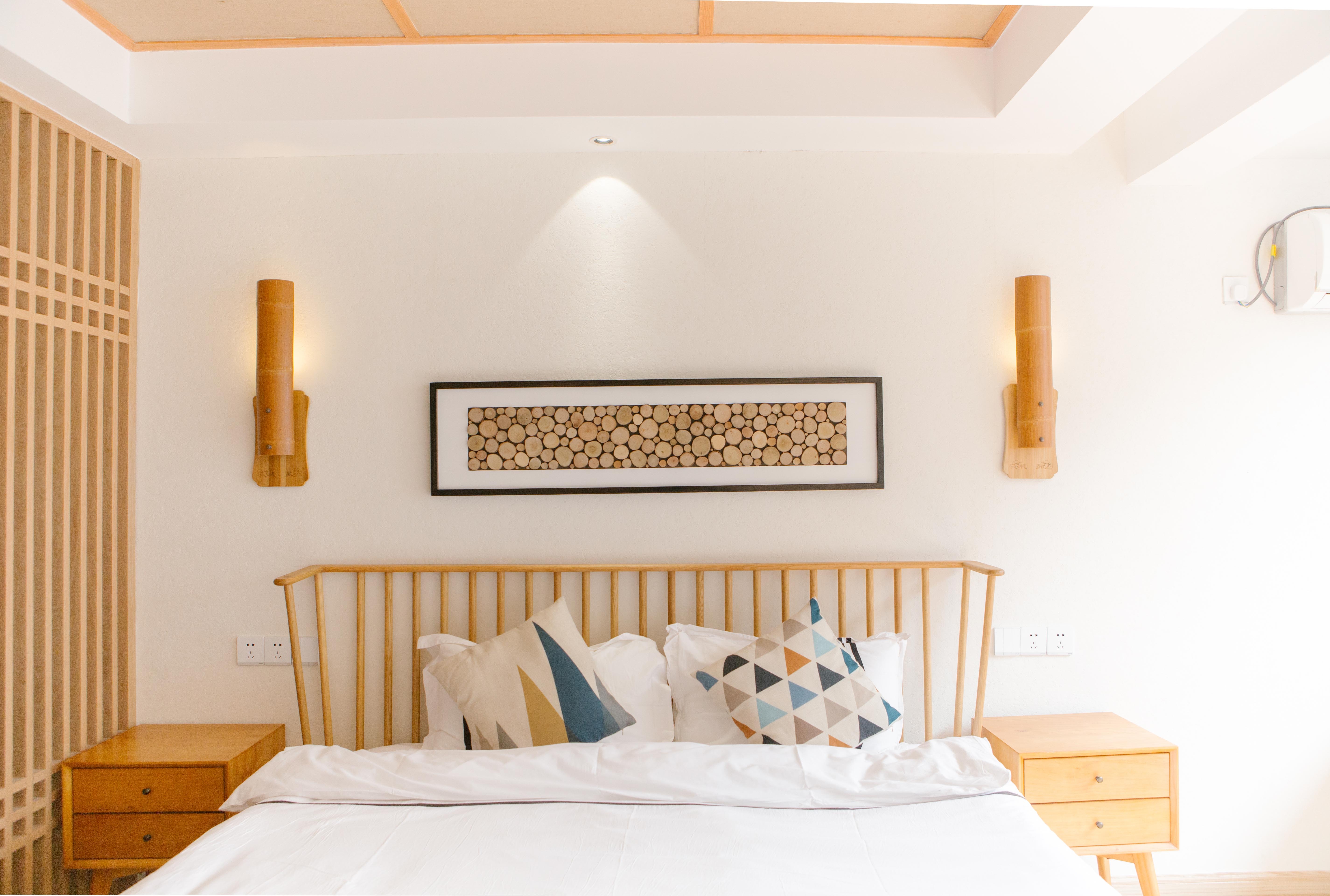 黄花梨轻奢大床房