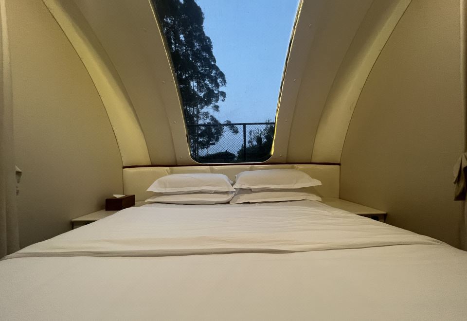 Shanshui Villa HotelLijiang Rustic Luxury | Australian 2-Bedroom 1-Living Room Starry RV