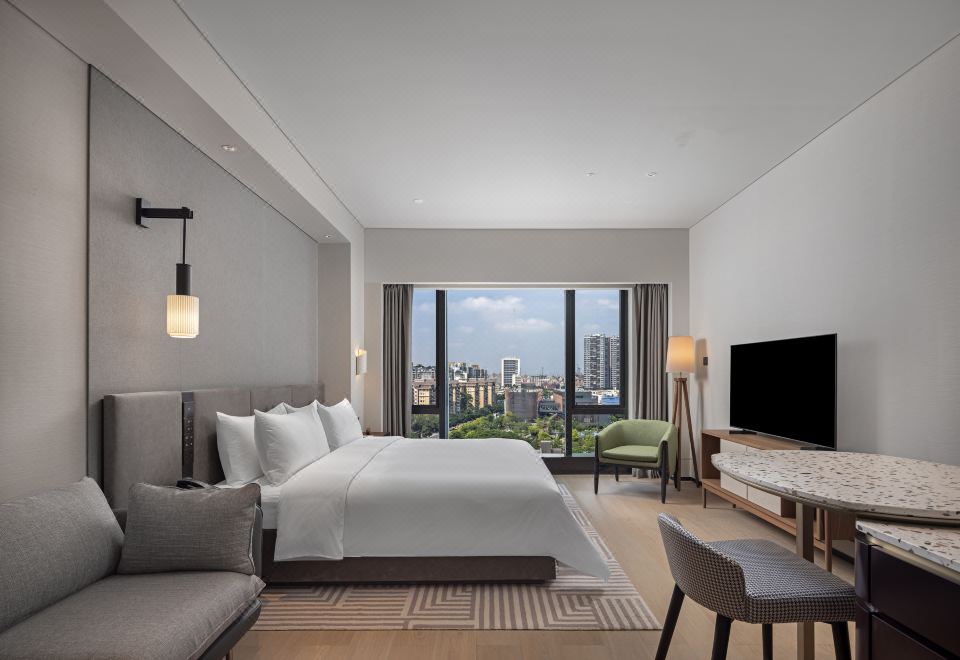 豪华大床房（私享Coffee机+Minibar）