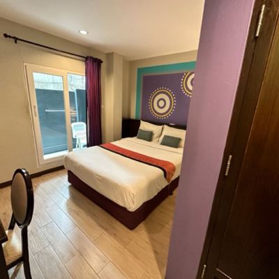 高級間 - 帶1張雙人床和陽台 素坤逸路第八巷薩瓦斯德飯店優惠