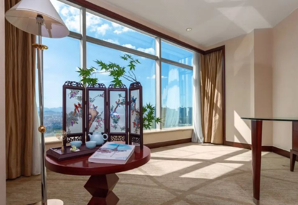 Yaojiang New Century Grand HotelFeatured Deluxe Room - City-View (Double Bed)