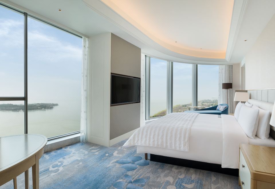 270度别致湖景大床房