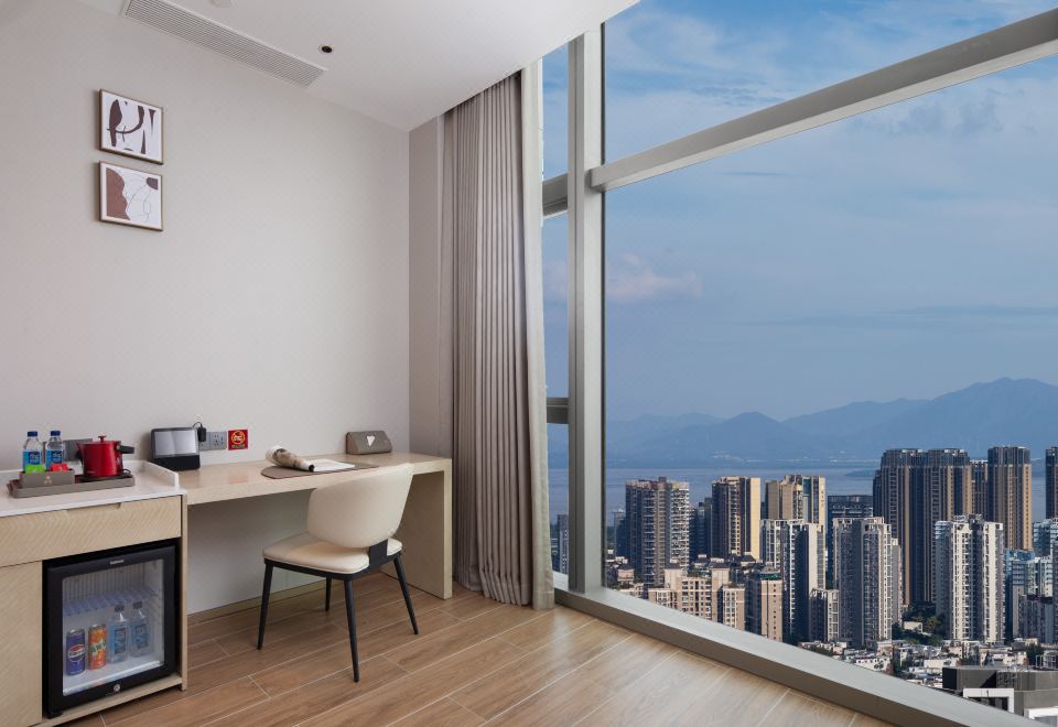 灣景豪華雙床房（超大落地窗+智能客控+美粧鏡）